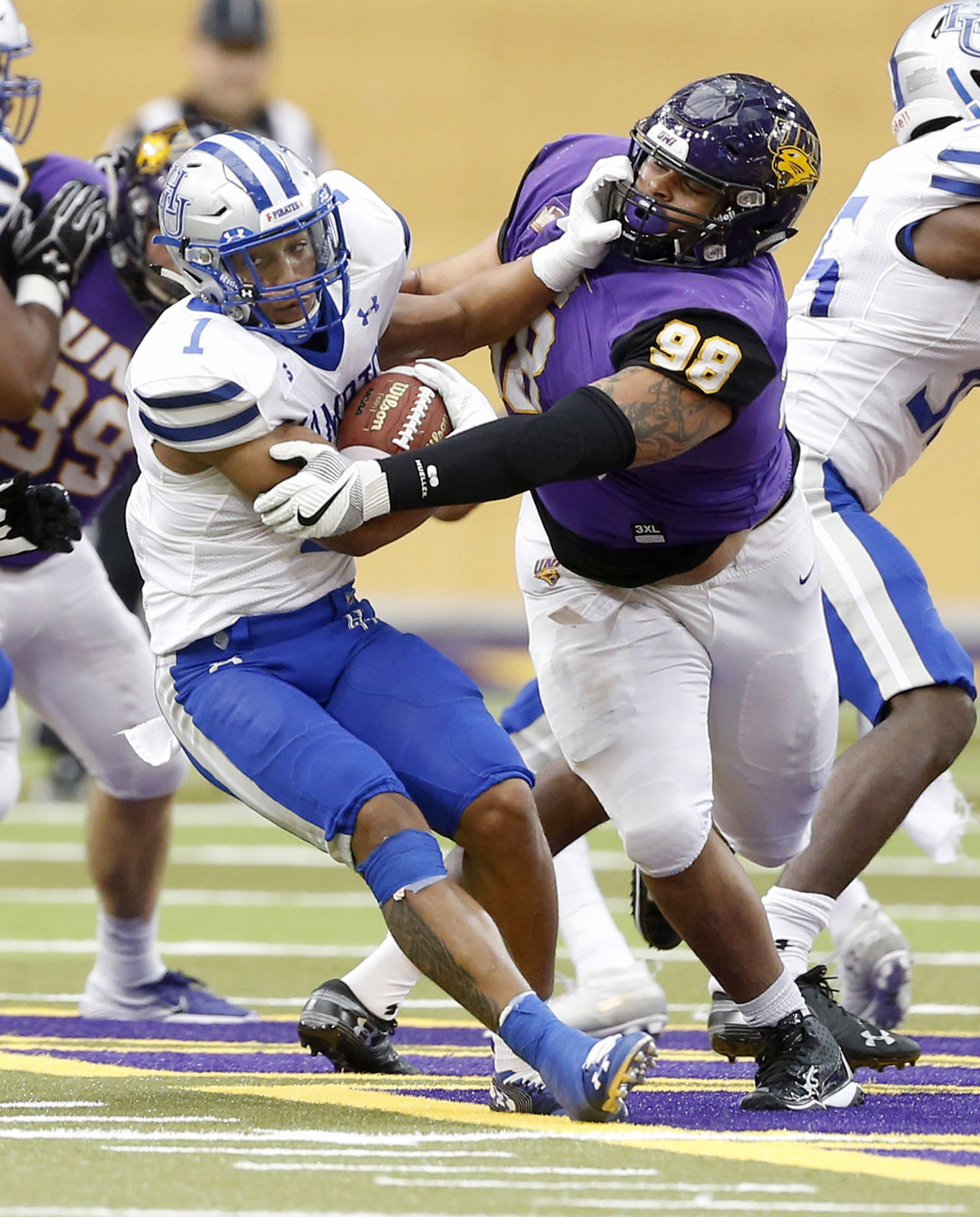 092218bp-uni-hampton-fb-05